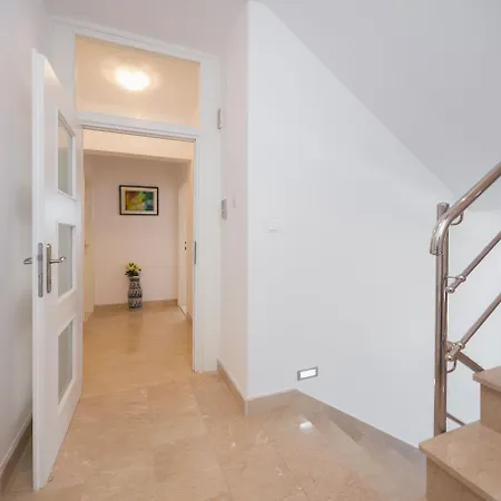 Moderne Strandwohnung In Zentraler Lage *